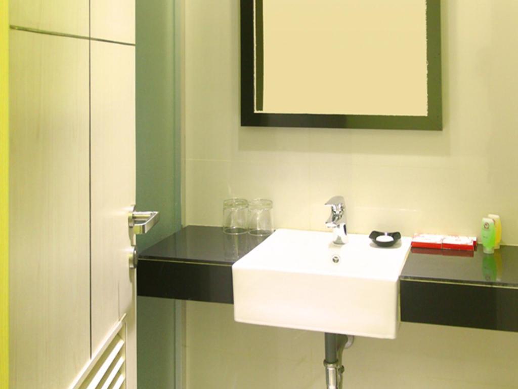 Dragon Inn Kendari Ngoại thất bức ảnh