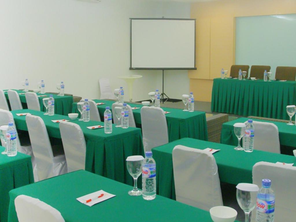 Dragon Inn Kendari Ngoại thất bức ảnh