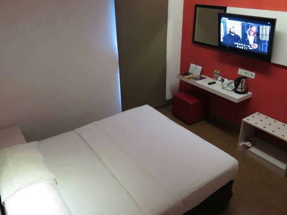 Dragon Inn Kendari Ngoại thất bức ảnh
