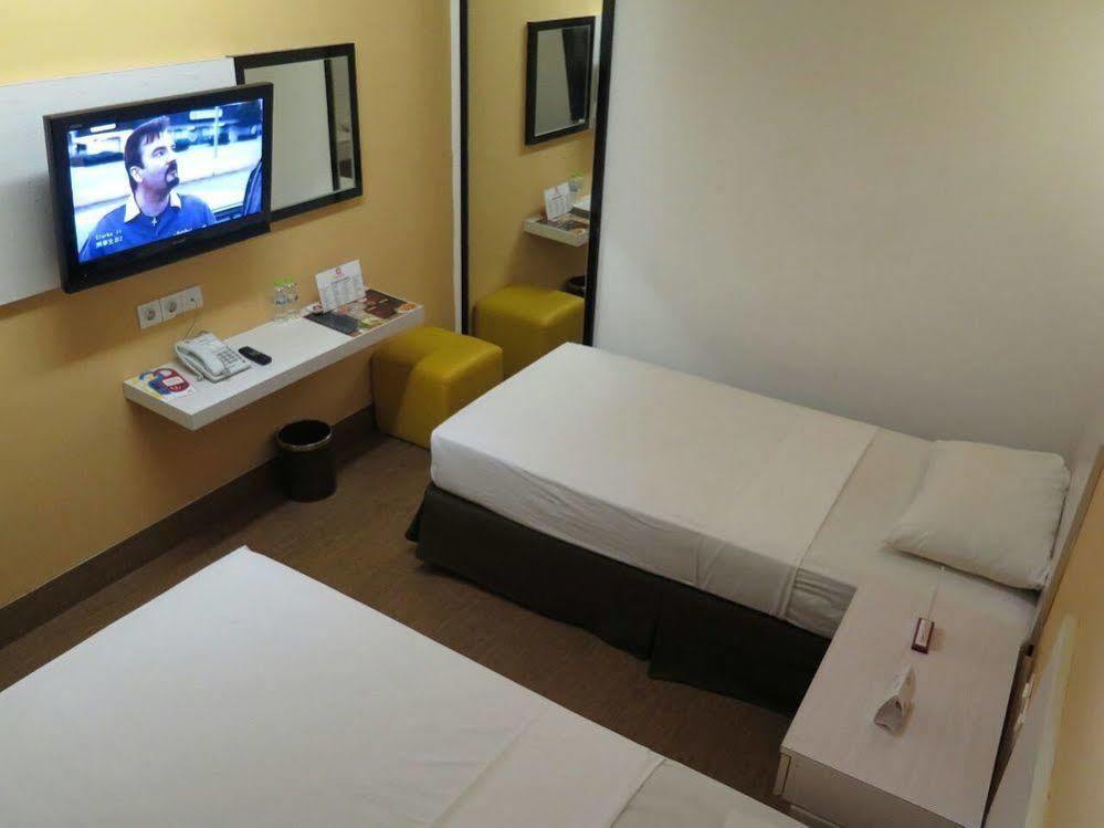 Dragon Inn Kendari Ngoại thất bức ảnh